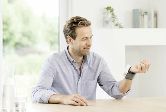 Beurer BC28 - Bloeddrukmeter Pols - Hartritmestoornis Herkenning 5 Beurer BC28 - Bloeddrukmeter Pols - Hartritmestoornis Herkenning - Afbeelding 3