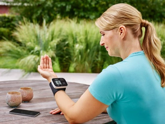 OMRON RS3 Intelli IT Bloeddrukmeter Pols - Blood Pressure Monitor - Klinisch Gevalideerd - 13,5 Tot 21,5 Cm Manchet 10 OMRON RS3 Intelli IT Bloeddrukmeter Pols - Blood Pressure Monitor - Klinisch Gevalideerd - 13,5 Tot 21,5 Cm Manchet - Afbeelding 8