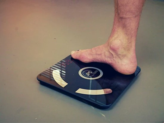 JPS Care? Personenweegschaal - Smart Weegschaal - Met 12 Lichaamsanalyse & Vetpercentage Metingen - Digitaal - Bluetooth Met App - Oplaadbaar Met 6 Maanden Batterij - Zwart 7 JPS Care? Personenweegschaal - Smart Weegschaal - Met 12 Lichaamsanalyse & Vetpercentage Metingen - Digitaal - Bluetooth Met App - Oplaadbaar Met 6 Maanden Batterij - Zwart - Afbeelding 5