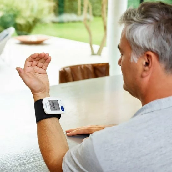 OMRON RS3 Intelli IT Bloeddrukmeter Pols - Blood Pressure Monitor - Klinisch Gevalideerd - 13,5 Tot 21,5 Cm Manchet 14 OMRON RS3 Intelli IT Bloeddrukmeter Pols - Blood Pressure Monitor - Klinisch Gevalideerd - 13,5 Tot 21,5 Cm Manchet - Afbeelding 12