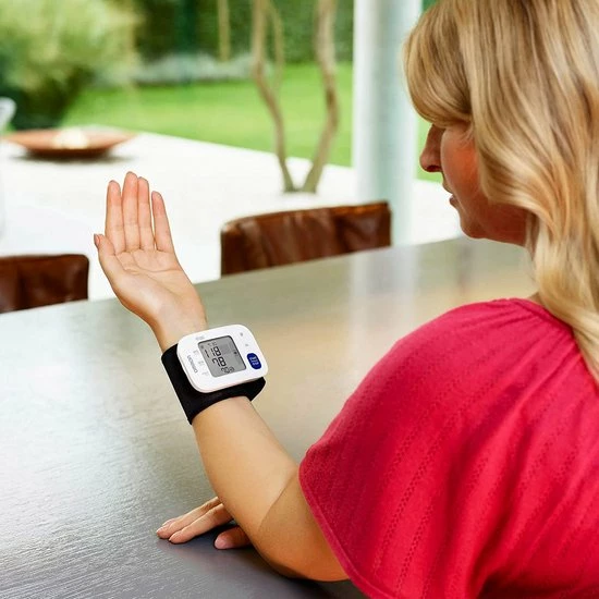 OMRON RS1 Bloeddrukmeter Pols - Blood Pressure Monitor - Klinisch Gevalideerd - 13,5 Tot 21,5 Cm Manchet 6 OMRON RS1 Bloeddrukmeter Pols - Blood Pressure Monitor - Klinisch Gevalideerd - 13,5 Tot 21,5 Cm Manchet - Afbeelding 4