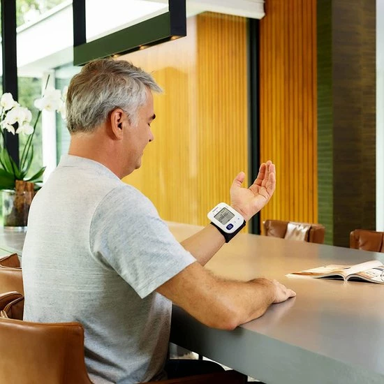 OMRON RS1 Bloeddrukmeter Pols - Blood Pressure Monitor - Klinisch Gevalideerd - 13,5 Tot 21,5 Cm Manchet 7 OMRON RS1 Bloeddrukmeter Pols - Blood Pressure Monitor - Klinisch Gevalideerd - 13,5 Tot 21,5 Cm Manchet - Afbeelding 5